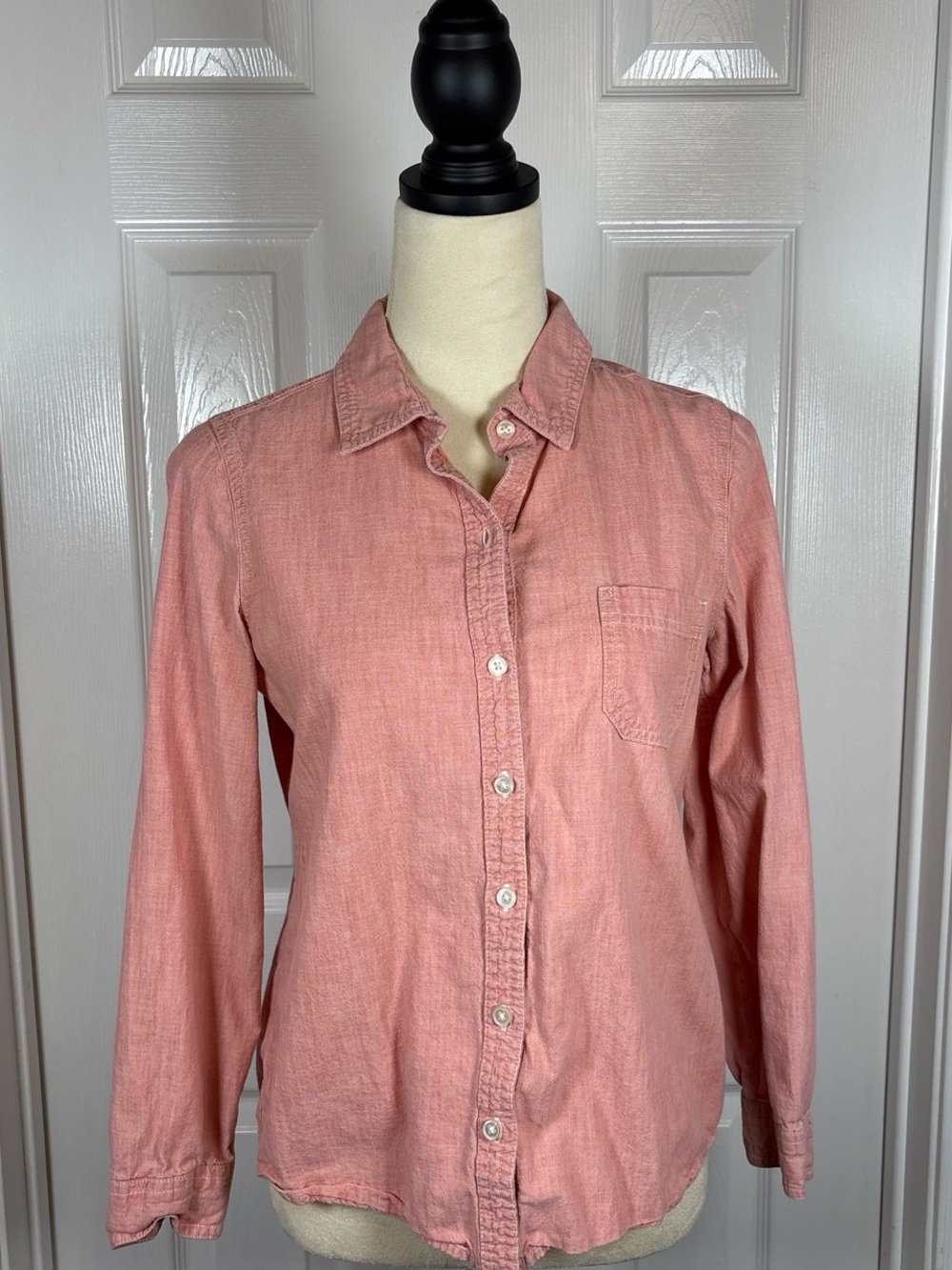 Old Navy Light Red Chambray Button-Up Top Classic Preppy Traditional
